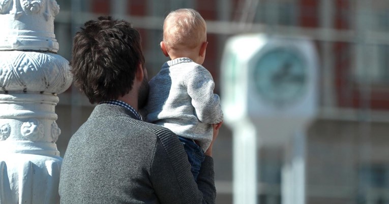 10.000 očeva iskoristilo je roditeljski dopust, glavna prepreka su im financije