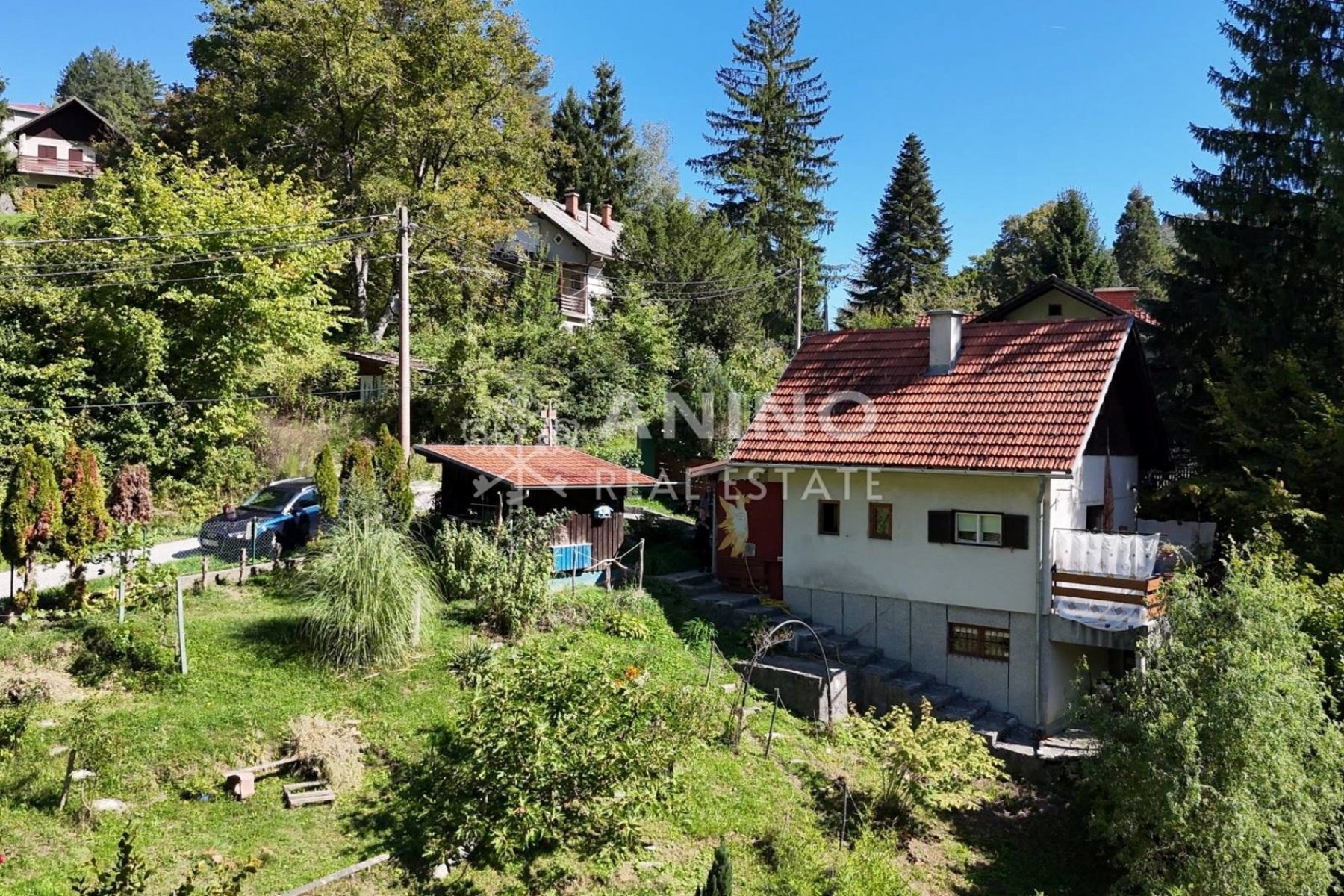 Na Hvaru se prodaje starina u prvom redu do mora