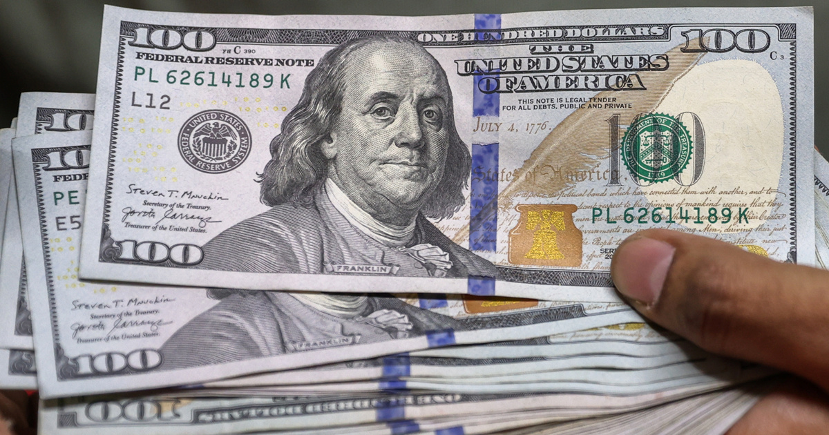 Najveći tjedni pad vrijednosti dolara još od lipnja