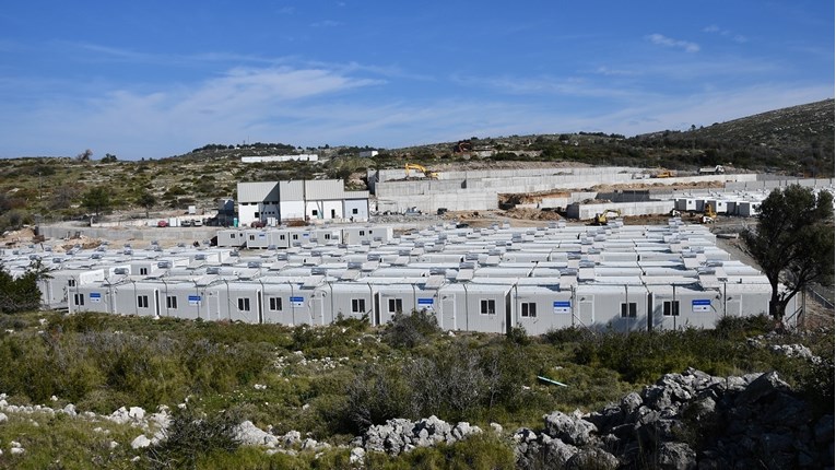 Na grčkom otoku otvoren novi izbjeglički kamp, može primiti 3000 ljudi