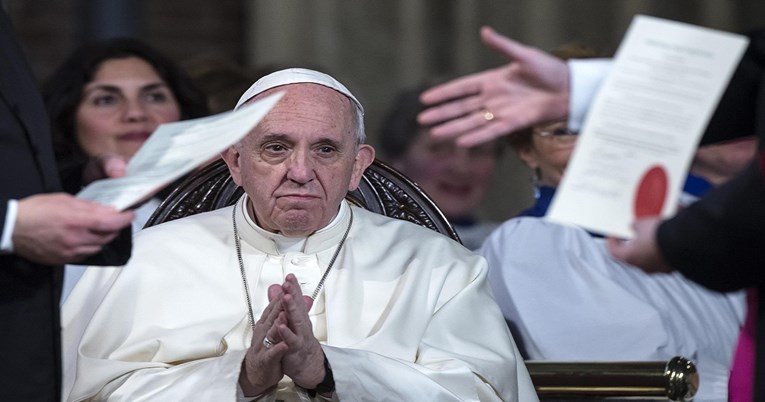Papa naredio smanjenje plaća kardinala i svećenika u Vatikanu