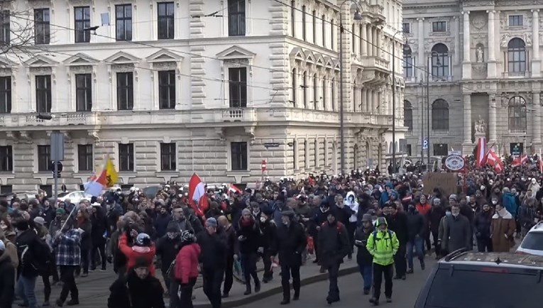 U Beču uhićeni prosvjednici protiv mjera, okupile ih se tisuće