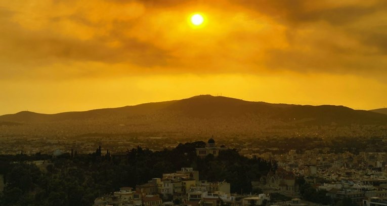 FOTO Splićanin iz Atene za Index: Crni dim se širi nad cijelim gradom