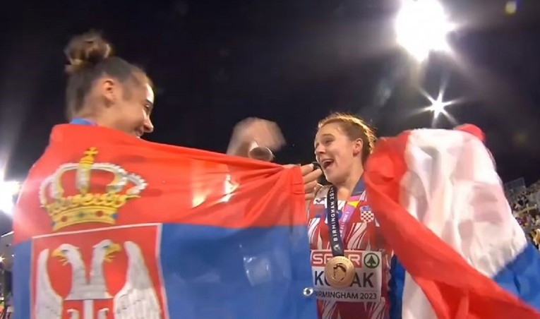 Kolak je slavila zlato zagrnuta hrvatskom zastavom. Prišla joj je srpska konkurentica
