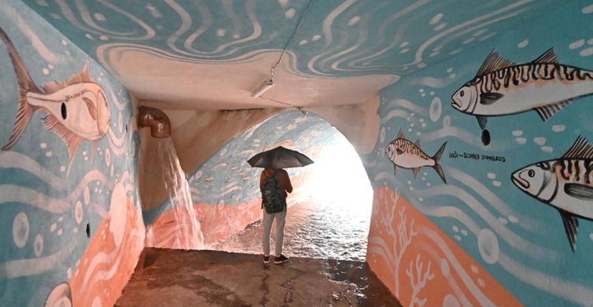 VIDEO Zbog jake kiše poplavljen novooslikani pothodnik u Makarskoj