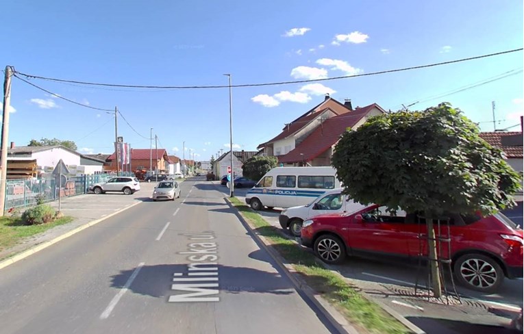 Čovjek (82) u Pleternici autom oduzeo prednost policajcu pa se zabio u njega