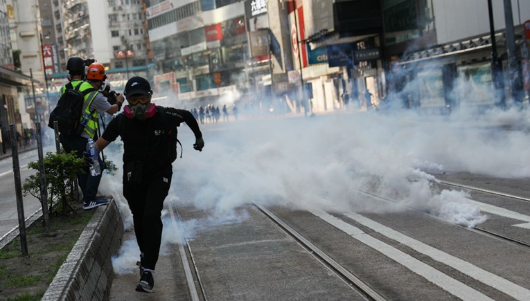 Troje kritično nakon prosvjeda u Hong Kongu, muškarac ranjavao ljude nožem