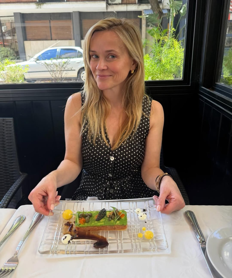 Točkice su opet in, Reese Witherspoon ih nosi na najšarmantniji način