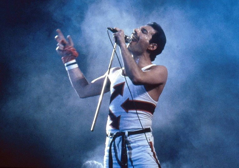 Umrla žena koja je tvrdila da je tajna kći Freddieja Mercuryja, poznata samo kao B