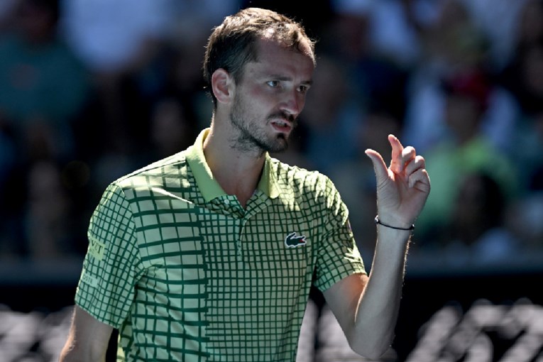 Medvjedev osvojio Dubai bez borbe