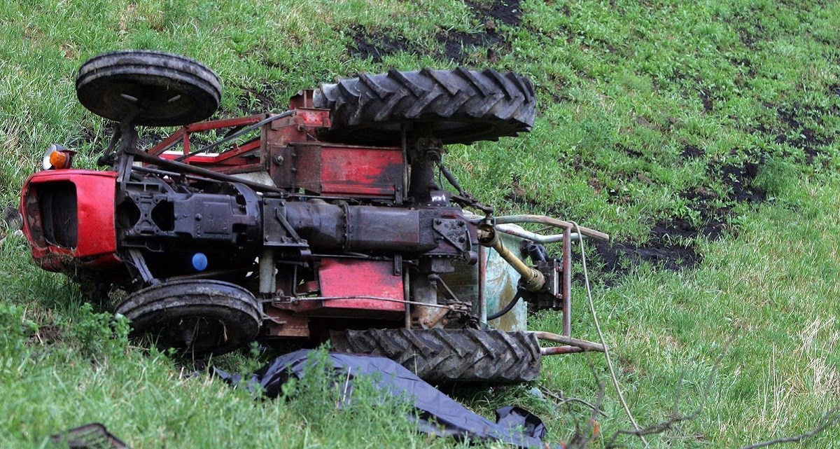 Poginuo čovjek kod Ivanca: Prikliještio ga traktor kojim je kosio travu