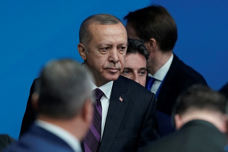 Turska preuzela kontrolu nad vodećim mobilnim operaterom u zemlji