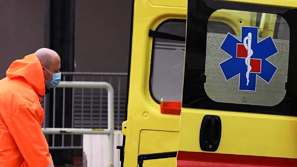 Kod Požege se sudarili auto i motocikl, jedna osoba završila u bolnici