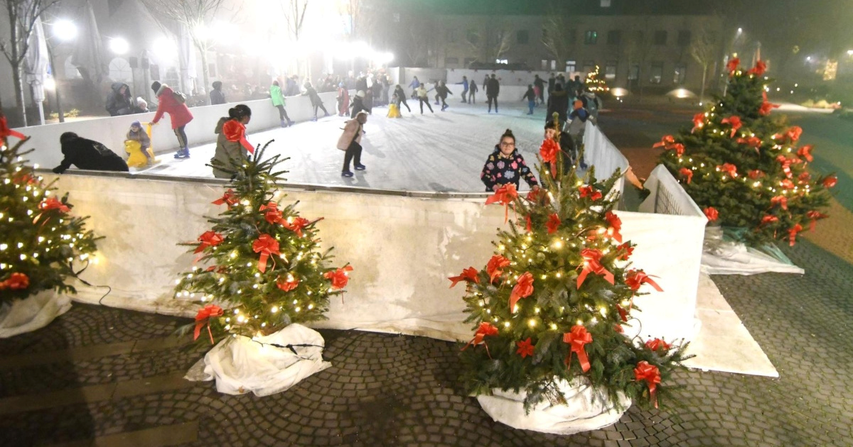 FOTO Advent u Đurđevcu izgleda predivno, privukao je brojne posjetitelje