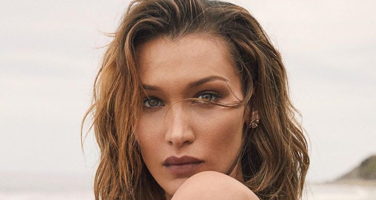 Vraća ih u modu: Bella Hadid u jednom outfitu iskombinirala tri kontroverzna trenda