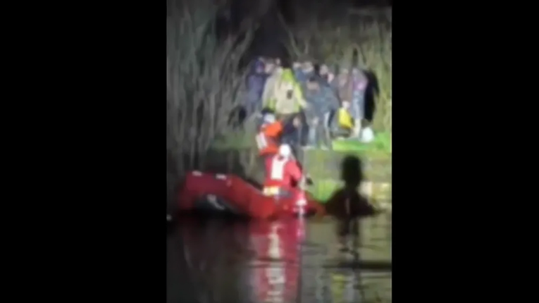 VIDEO Policajci i HGSS u Slavoniji spašavali migrante s poplavljenog područja