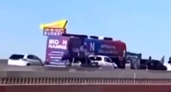 Trumpovi pristaše okružili Bidenov autobus, Trump: Volim Teksas