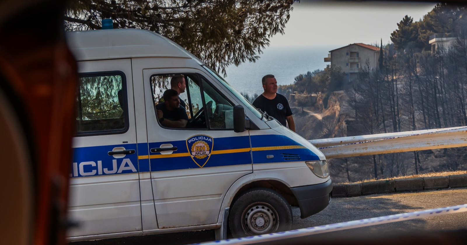 Policija objavila kako je buknuo požar kod Postira