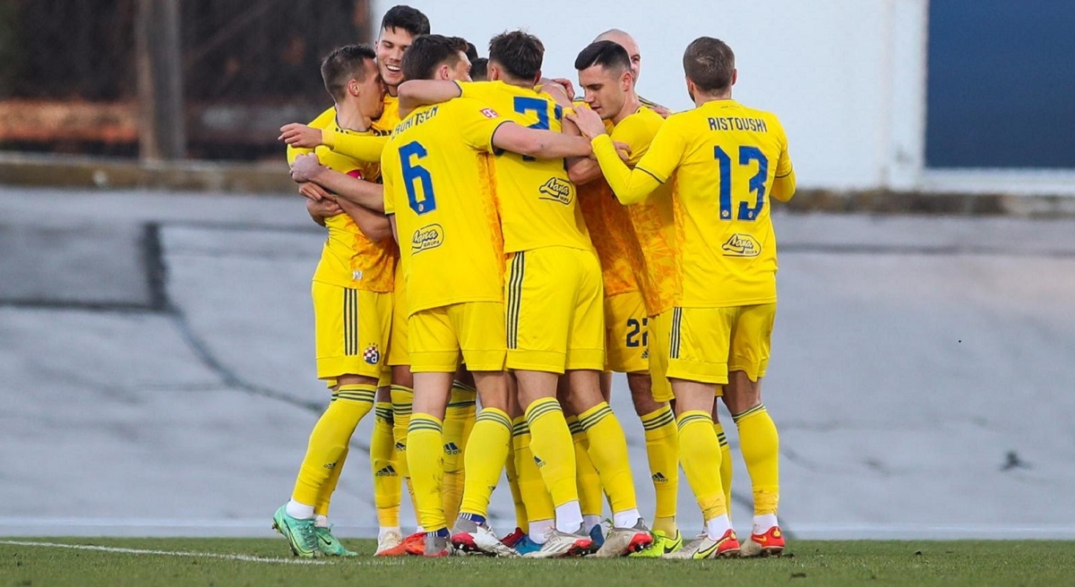 DRAGOVOLJAC - DINAMO 0:2 Dinamo je opet prvi i čeka rezultat derbija u Splitu
