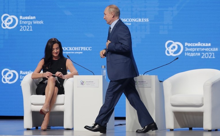 Rusi napali američku voditeljicu: "Oblizivala se i pokazivala noge da omete Putina"