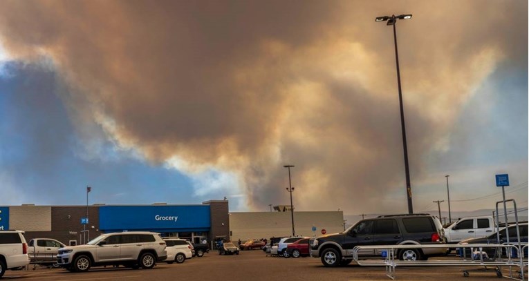 VIDEO Golemi požar na jugu SAD-a mogao bi danas postati još gori