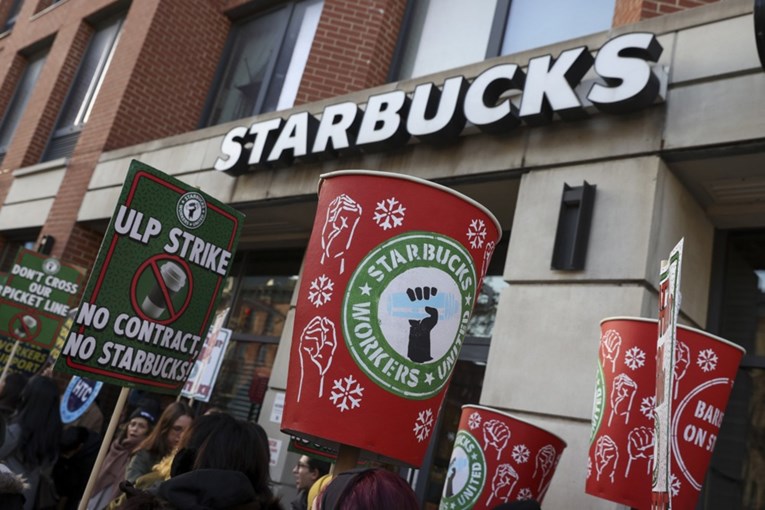 Radnici Starbucksa u štrajku. Podržali ih sindikati i radnici diljem svijeta