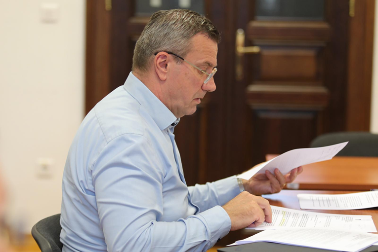 Vještak na suđenju Dekaniću: Aktivirali su se senzori na tri sjedala u autu