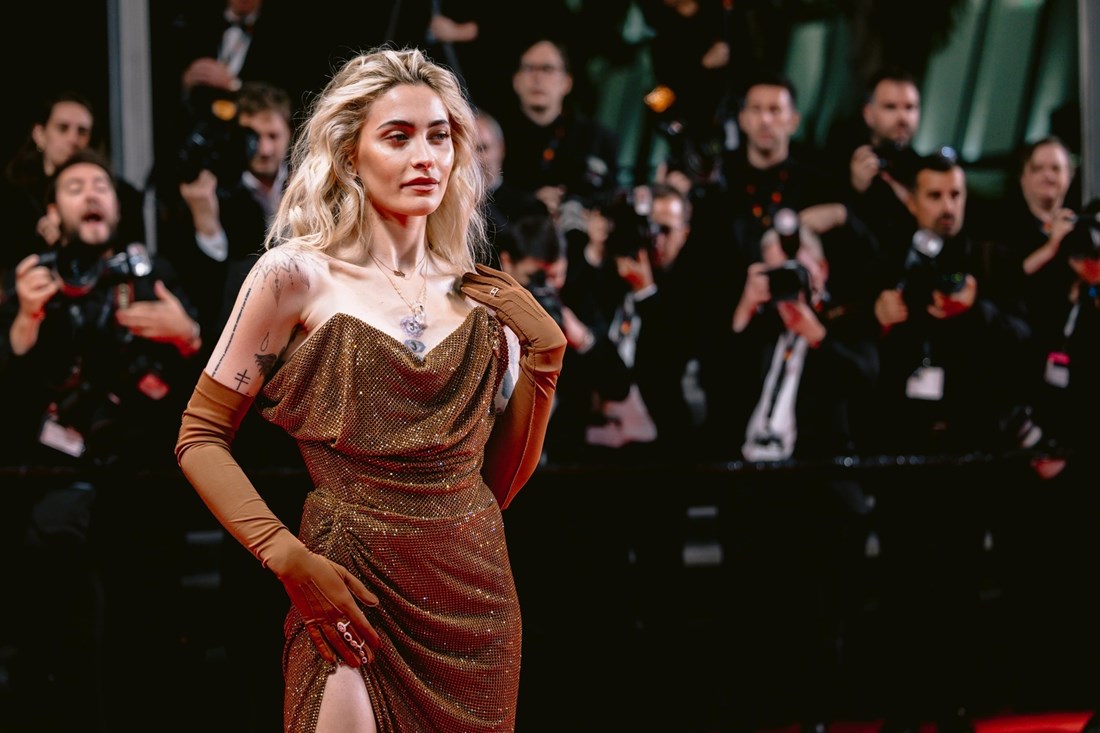Paris Jackson baš se namučila s haljinom u Cannesu, slučajno pokazala donje rublje