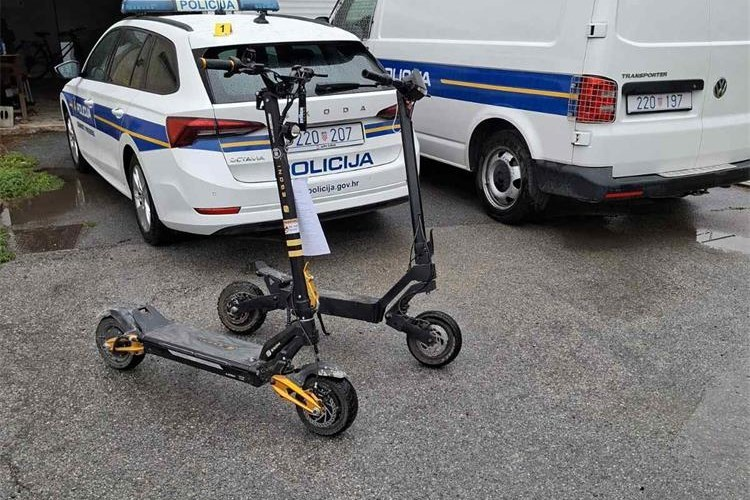Maloljetniku u Požegi oduzet prebrzi električni romobil