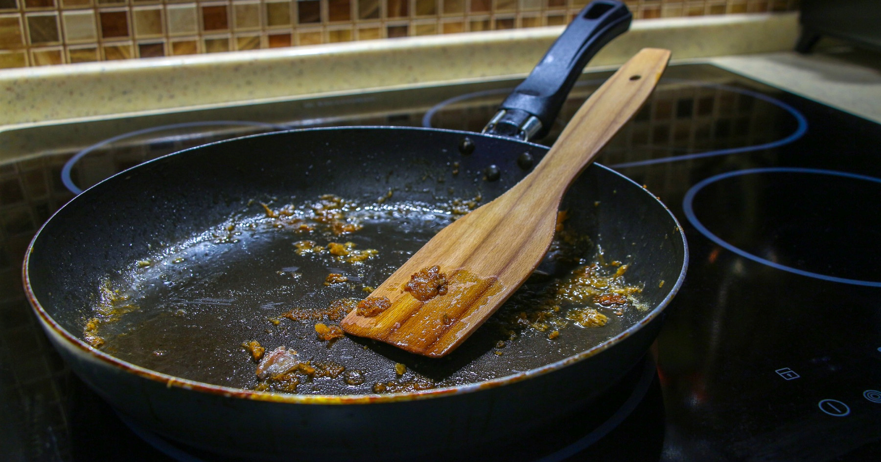 Zašto su posude i tave uvijek ljepljive, čak i nakon pranja? Ovo je razlog