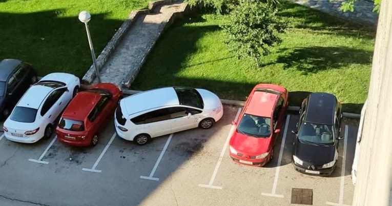 Dijeli se scena s parkinga u Dalmaciji, ljude razljutilo više detalja na fotki