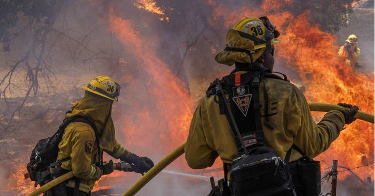 Najveći šumski požar u Kaliforniji ove godine, četvero mrtvih