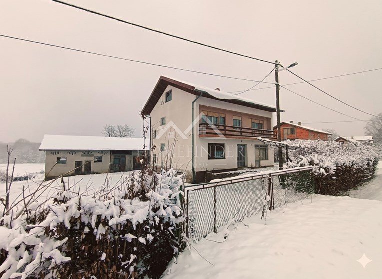 Top oglasi za nekretnine: Obiteljska kuća s velikom okućnicom u okolici Karlovca