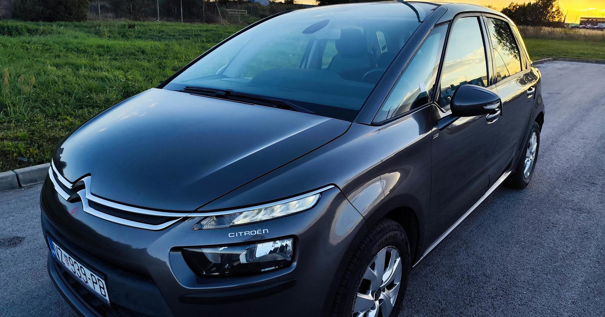 Prodaje se obiteljski Citroen C4 Picasso s bogatom opremom. Cijena je 9000 eura