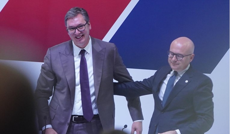 Oporba u Srbiji: Vučić je stranku zapravo predao svom bratu Andreju