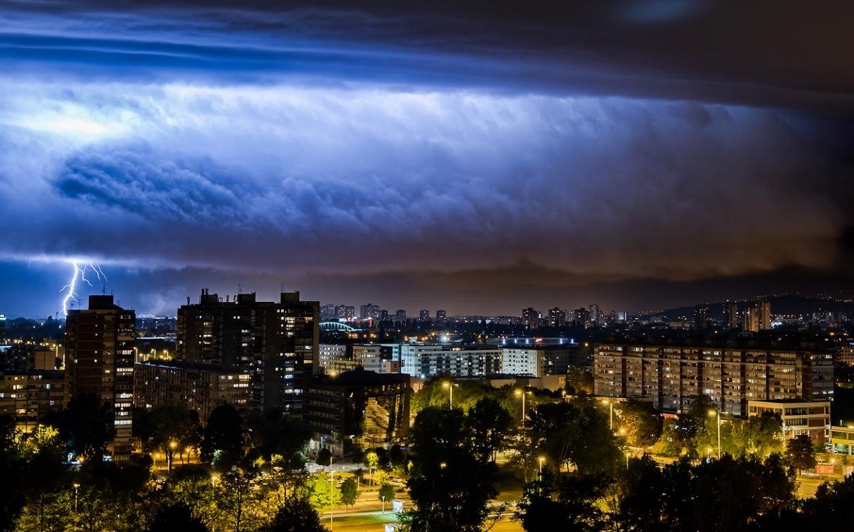 Ogromna kiša, snijeg i olujni vjetrovi. Na snazi je crveni meteoalarm, evo kad i gdje