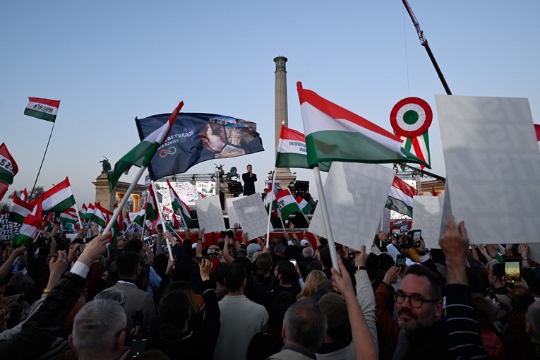 Stranka Orbanova protivnika raste i u Orbanovim utvrdama