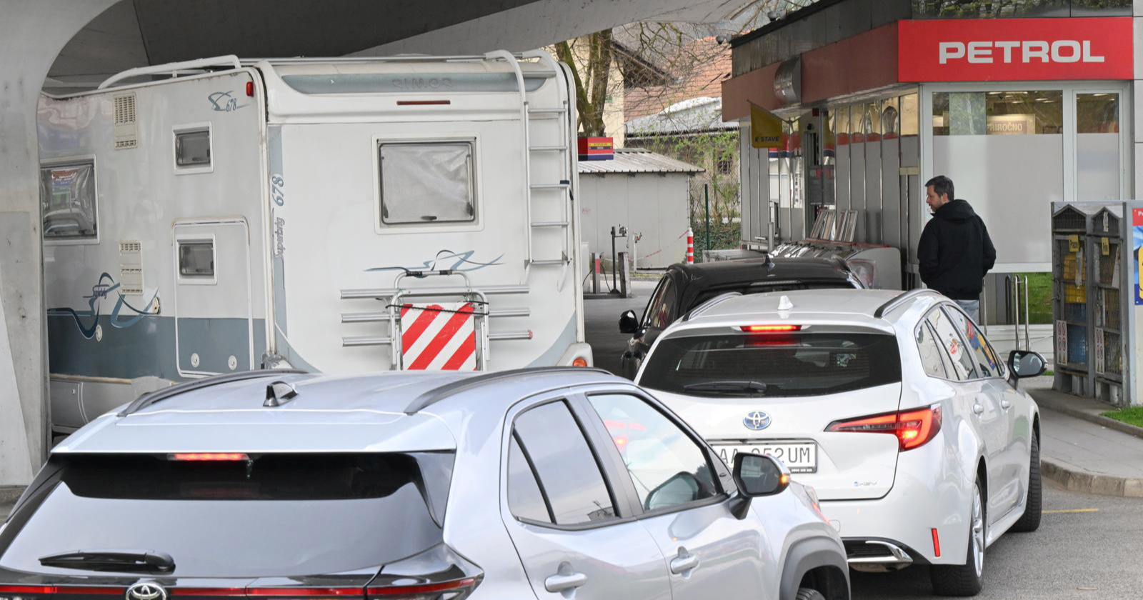 Slovenija uvela ograničenje točenja goriva. Regulira ga i vojska