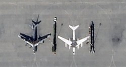 FOTO Rusi crtaju avione u zračnoj bazi