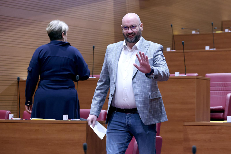 Saborski zastupnik: Poštovane kolegice i kolege, poštovana stoko