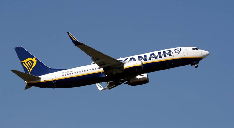 Britanac seksualno uznemiravao ženu tijekom leta Ryanairom, dirao grudi. Uhićen je