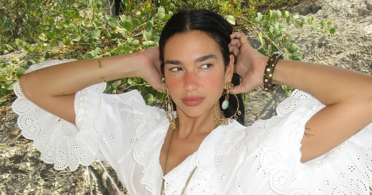 Dua Lipa ne skida se iz točkastih bikinija