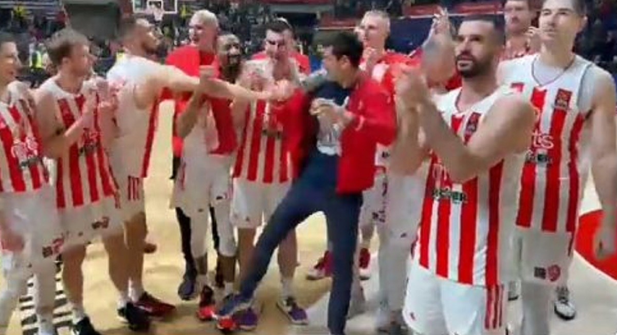 VIDEO Srpski gorostas gura Đokovića. On vodi navijanje, a Pionir gori