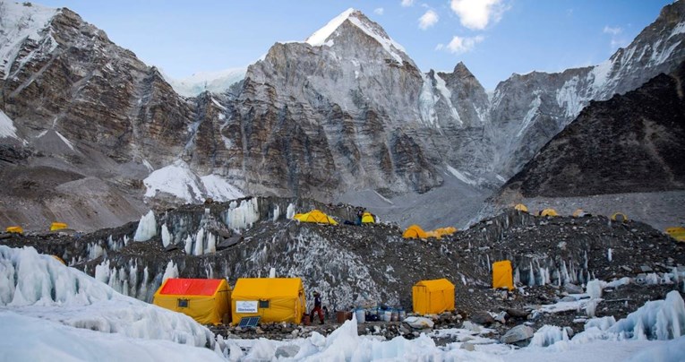 Završena jedna od smrtonosnijih planinarskih sezona na Everestu