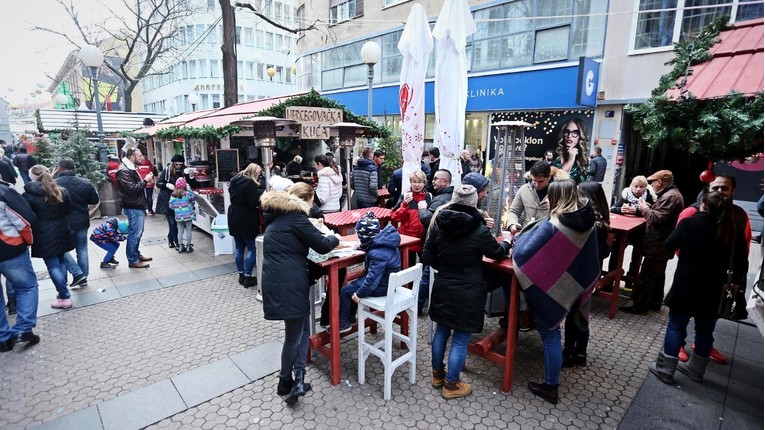 Tomašević je danas raspisao natječaj za Advent. Ovako je to radio Bandić