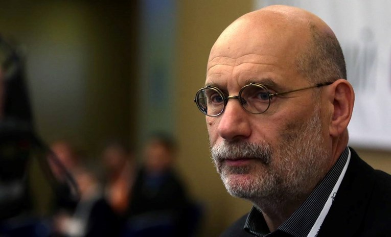 Ruski pisac rekao da Rusiju vodi poremećeni diktator. Stavljen je na popis terorista