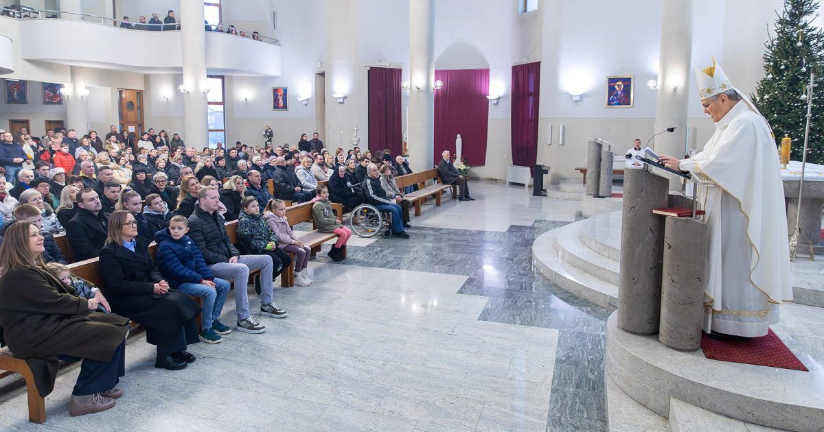 Biskup Košić: Neka se otajstvo Božića pretoči u konkretna djela ljubavi i solidarnosti