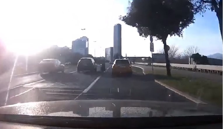 VIDEO Objavljena snimka motorista u Splitu, ogromnom brzinom zaobilazio aute
