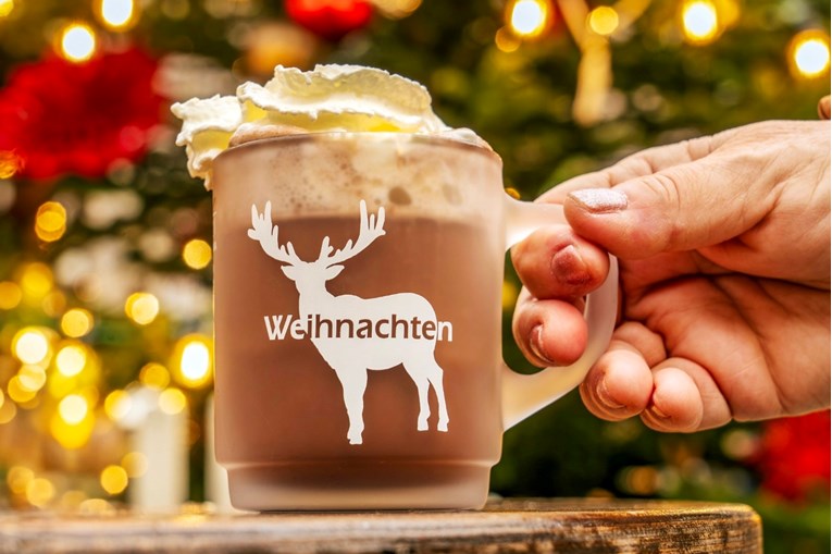 Skandal na božićnim sajmovima u Njemačkoj, poznato zimsko piće mora promijeniti ime