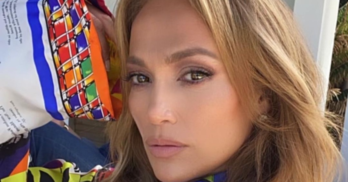 J. Lo zaplesala u bikiniju pa oduševila ljude mišićavim trbuhom